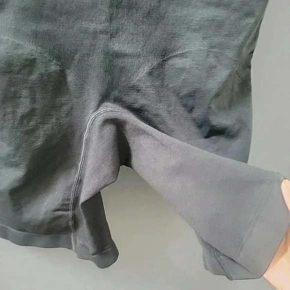 CACIQUE - WOMEN'S 18/20- Black THE SLIMMER ULTRA HIGH WAIST SHORT SHAPER - Picture 2 of 4